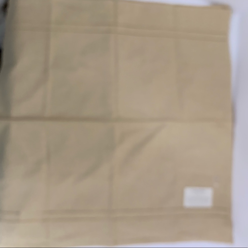 CALVIN Klein 2 Large Gold Napkins NWOT